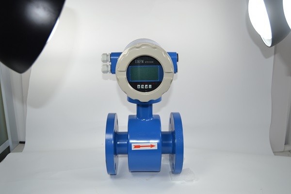 測(cè)牛奶的電磁流量計(jì)